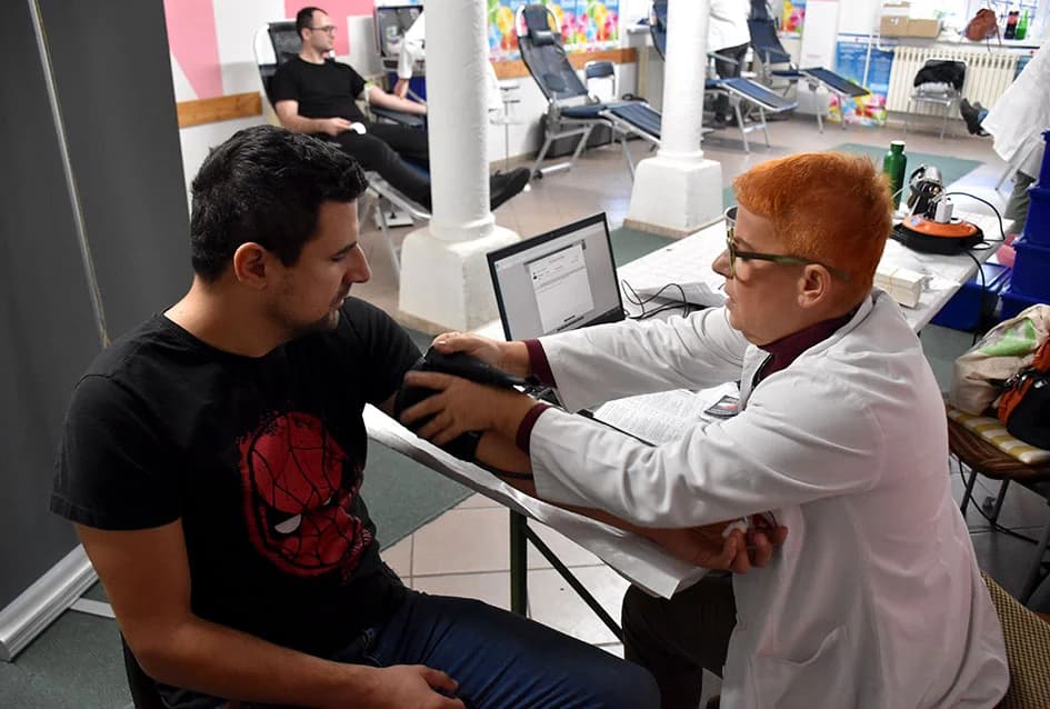TRODNEVNA AKCIJA DARIVANJA KRVI U POŽEŠKOM CRVENOM KRIŽU: Ponovo izuzetan odaziv, posebno mladih