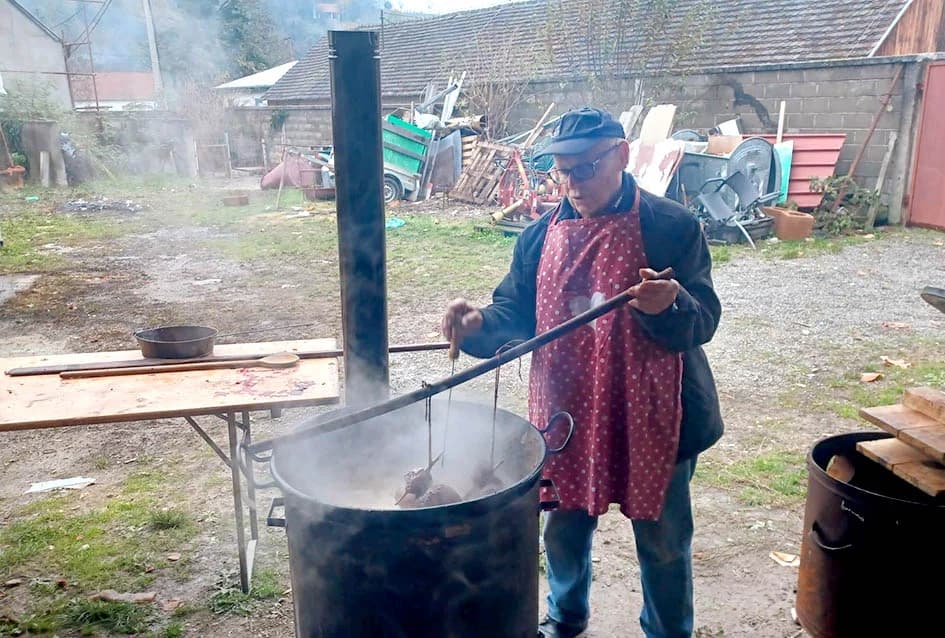 KOD SONTAKIJEVIH IZ KUTJEVA OBNOVLJENA TRADICJA BACANJA RAŽANJA: Stari običaj slavonskog kolinja