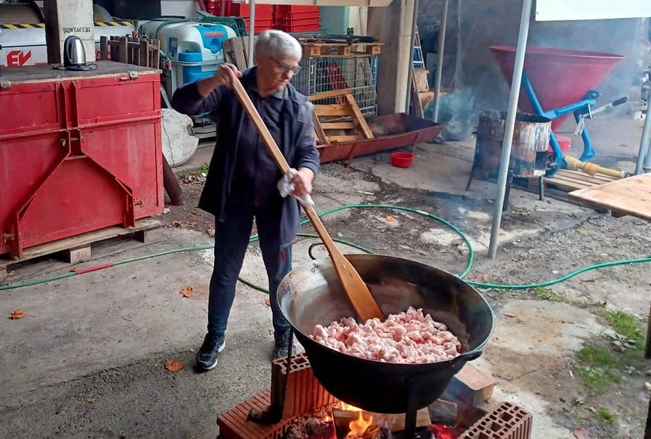 KOD SONTAKIJEVIH IZ KUTJEVA OBNOVLJENA TRADICJA BACANJA RAŽANJA: Stari običaj slavonskog kolinja