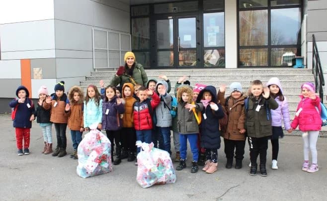 PLETERNIČKI MOTOKLUB „BULLS“: Školskoj djeci i predškolcima podijelili prigodne darove