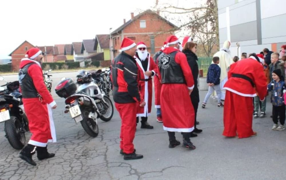 PLETERNIČKI MOTOKLUB „BULLS“: Školskoj djeci i predškolcima podijelili prigodne darove