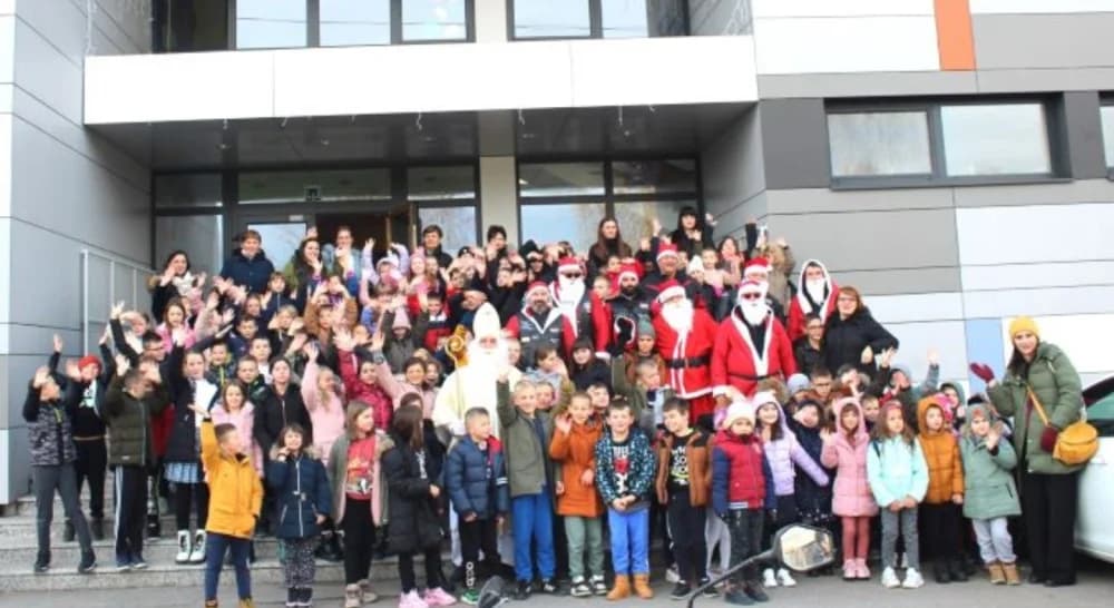 PLETERNIČKI MOTOKLUB „BULLS“: Školskoj djeci i predškolcima podijelili prigodne darove