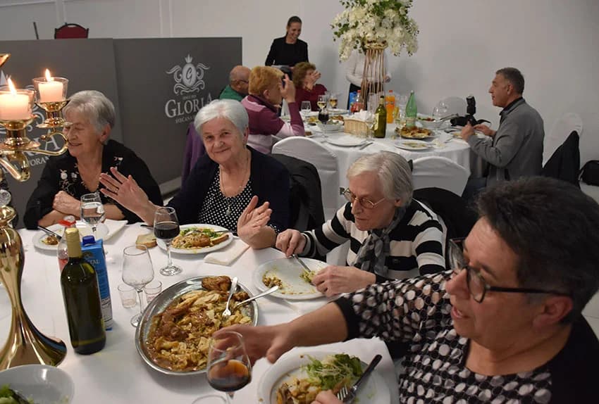 TRADICIONALNI SUSRET “NITKO NE SMIJE BITI SAM”: Okupilo se oko tri stotine uzvanika