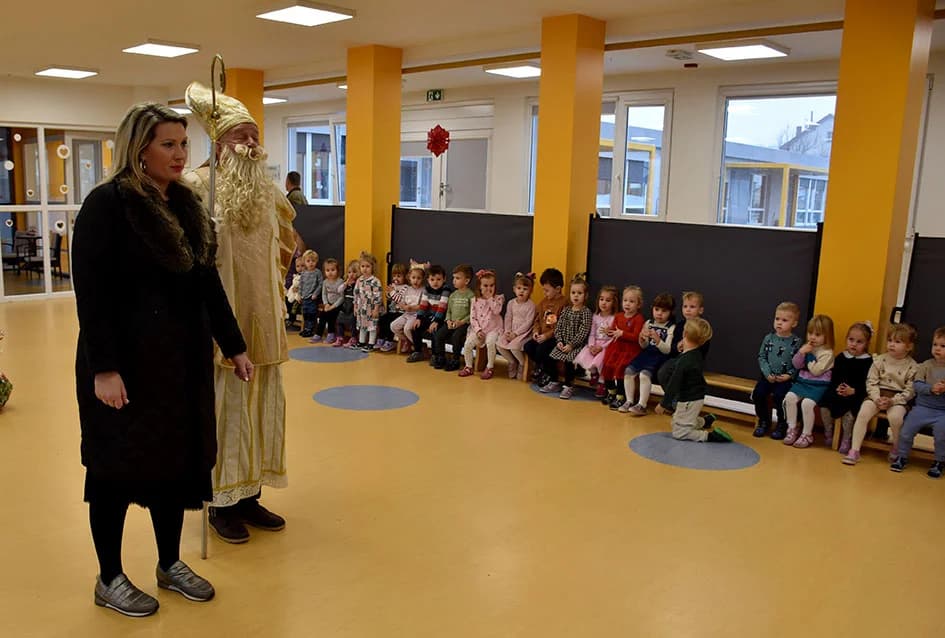 Darežljivi djedica darivao mališane