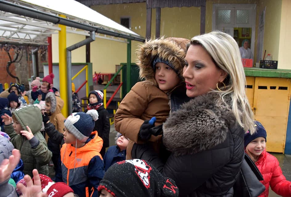 Darežljivi djedica darivao mališane