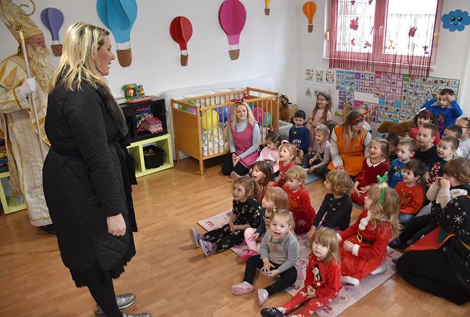 Darežljivi djedica darivao mališane
