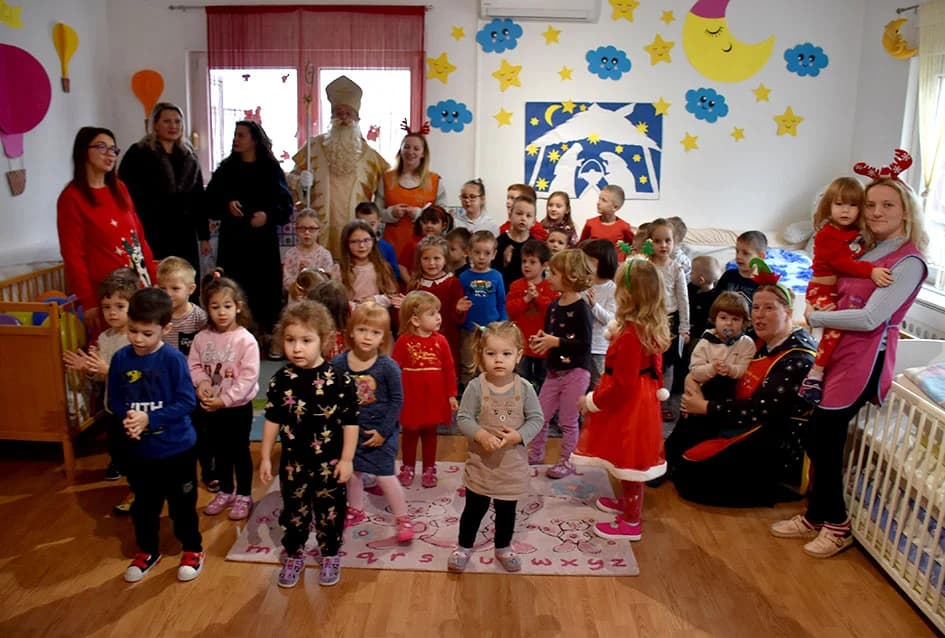 Darežljivi djedica darivao mališane