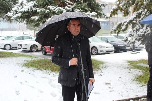 DAN GRADA PLETERNICE: Položeni vijenci i zapaljeni lampioni ispred spomen-obilježja hrvatskim braniteljima [FOTO]