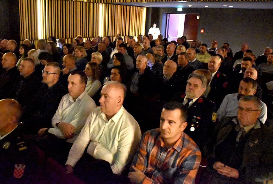DANA GRADA PLETERNICE: Na svečanoj sjednici dodijeljena priznanja najuspješnijim pojedincima i tvrtkama