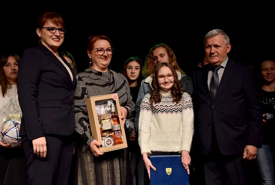 DANA GRADA PLETERNICE: Na svečanoj sjednici dodijeljena priznanja najuspješnijim pojedincima i tvrtkama