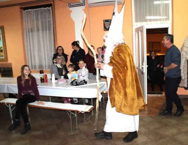 DOBROVOLJNO VATROGASNO DRUŠTVO PLETERNICA: Sveti Nikola podijelio djeci darove, a Krampus šibe