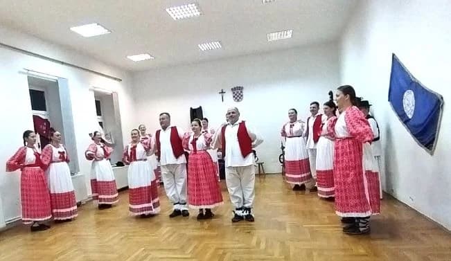 Osječka televizija snimila putopisnu reportažu o pleterničkim folklorašima-prva emisija danas 8. prosinca