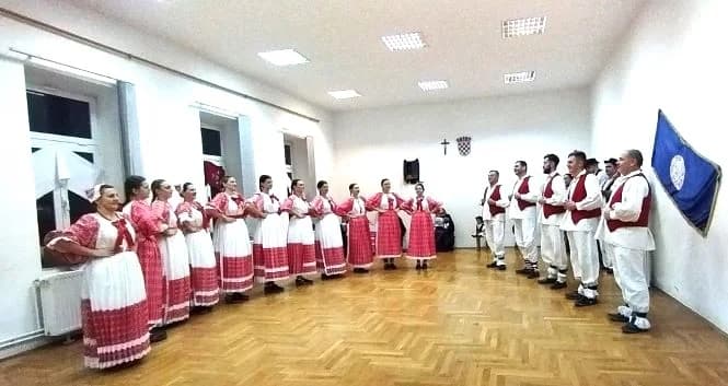 Osječka televizija snimila putopisnu reportažu o pleterničkim folklorašima-prva emisija danas 8. prosinca