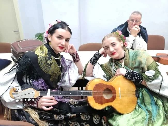 Osječka televizija snimila putopisnu reportažu o pleterničkim folklorašima-prva emisija danas 8. prosinca