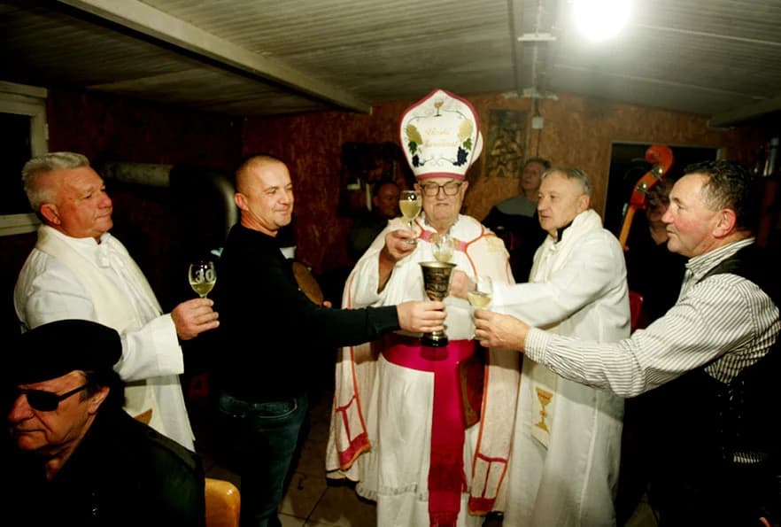 NEOBIČNO DA NEOBIČNIJE NE MOŽE BITI - Slavili Martinje na blagdan Sv. Nikole