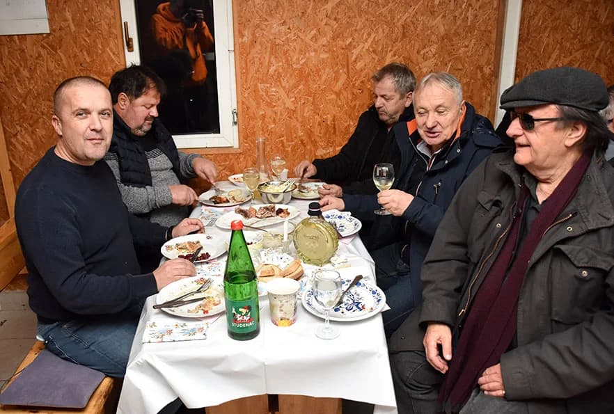 NEOBIČNO DA NEOBIČNIJE NE MOŽE BITI - Slavili Martinje na blagdan Sv. Nikole