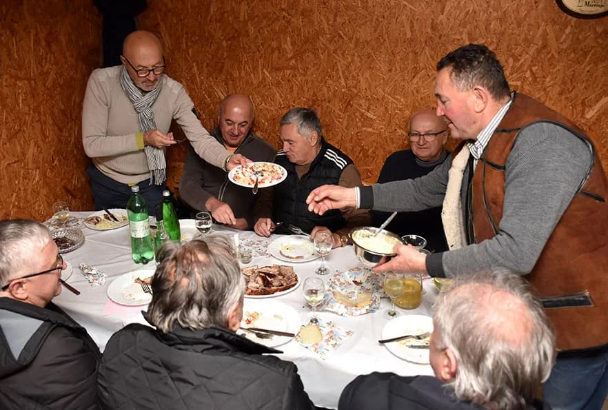 NEOBIČNO DA NEOBIČNIJE NE MOŽE BITI - Slavili Martinje na blagdan Sv. Nikole