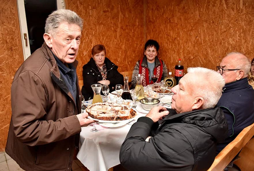 NEOBIČNO DA NEOBIČNIJE NE MOŽE BITI - Slavili Martinje na blagdan Sv. Nikole