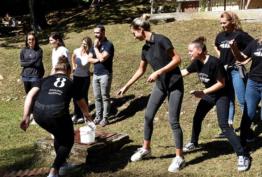 [FOTO] ODRŽANE RADNIČKE SPORTSKE IGRE ZAPOSLENIH U KUTJEVU D.D.: Njeguju tradiciju druženja i zajedništva