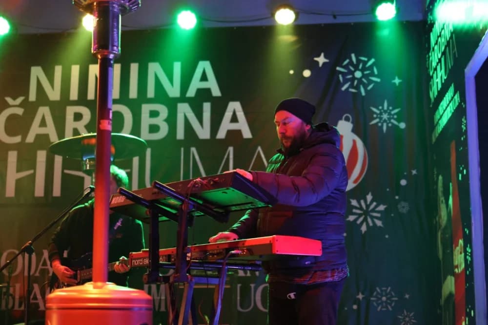 Halid Bešlić oduševio brojnu publiku na velikom koncertu u Nininoj čarobnoj shhhumi u Velikoj
