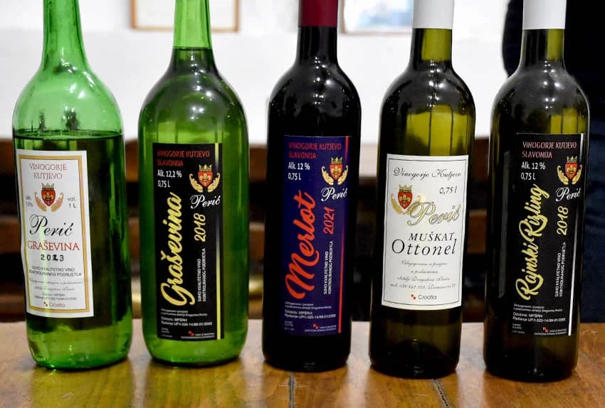 ADVENTSKO KUŠANJE VINA ČLANOVA POŽEŠKE UDRUGE VINARA U ZNAKU OBLJETNICA Požežani su graševinu pili prije 160 godina