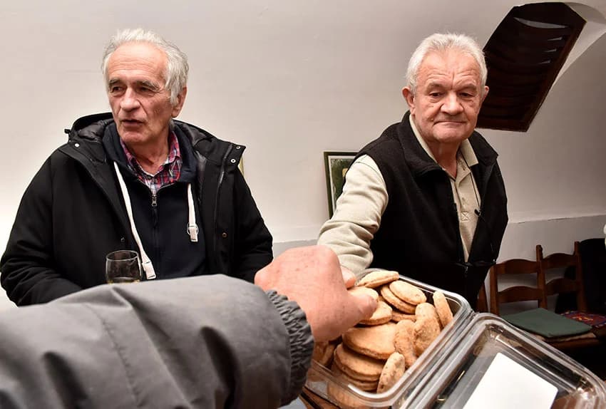ADVENTSKO KUŠANJE VINA ČLANOVA POŽEŠKE UDRUGE VINARA U ZNAKU OBLJETNICA Požežani su graševinu pili prije 160 godina