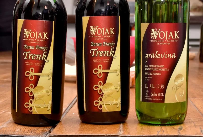 ADVENTSKO KUŠANJE VINA ČLANOVA POŽEŠKE UDRUGE VINARA U ZNAKU OBLJETNICA Požežani su graševinu pili prije 160 godina