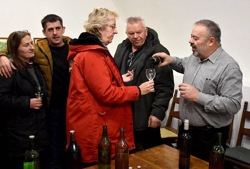 ADVENTSKO KUŠANJE VINA ČLANOVA POŽEŠKE UDRUGE VINARA U ZNAKU OBLJETNICA Požežani su graševinu pili prije 160 godina