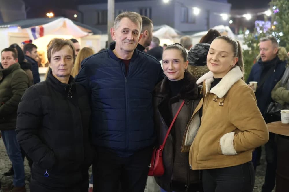 Veselo druženje u Bećarskom šoru uz tamburašku glazbu, lovačke specijalitete i kuhano vino