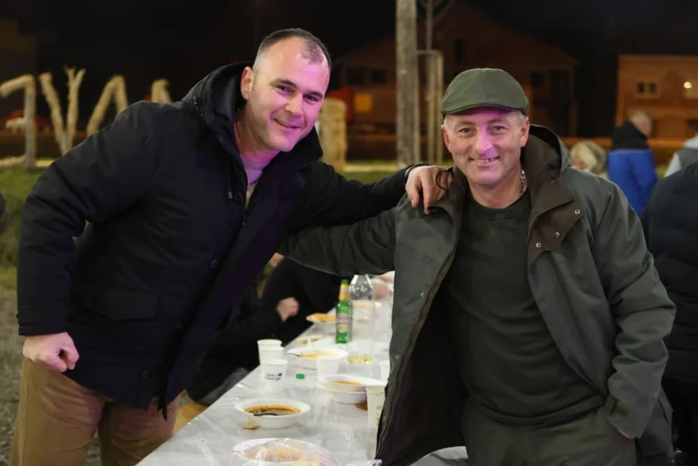 Veselo druženje u Bećarskom šoru uz tamburašku glazbu, lovačke specijalitete i kuhano vino