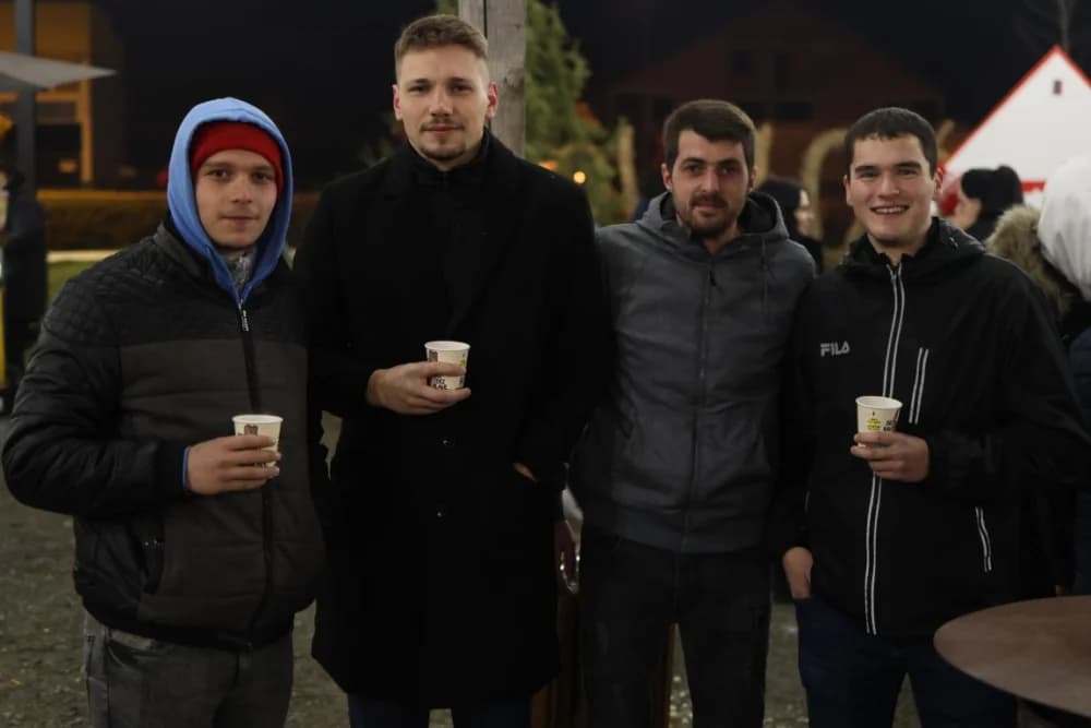 Veselo druženje u Bećarskom šoru uz tamburašku glazbu, lovačke specijalitete i kuhano vino