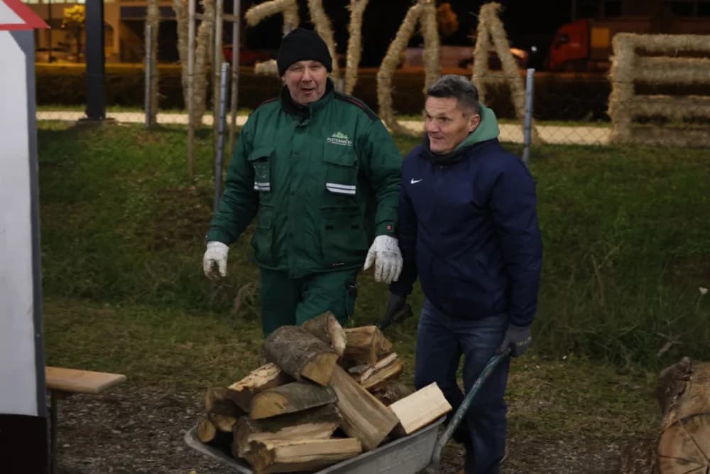 Veselo druženje u Bećarskom šoru uz tamburašku glazbu, lovačke specijalitete i kuhano vino