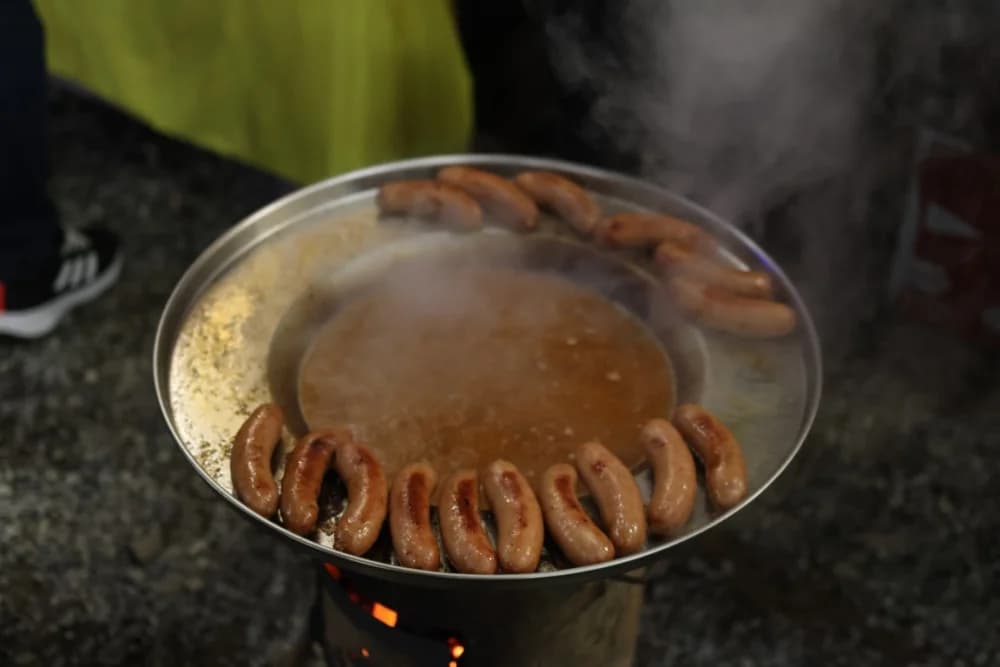 Veselo druženje u Bećarskom šoru uz tamburašku glazbu, lovačke specijalitete i kuhano vino