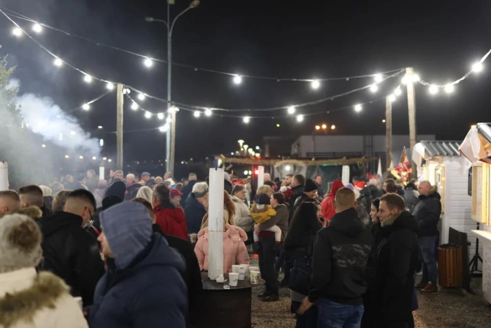 Veselo druženje u Bećarskom šoru uz tamburašku glazbu, lovačke specijalitete i kuhano vino