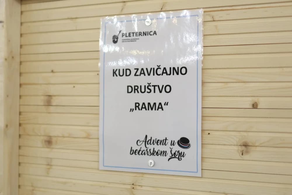 Veselo druženje u Bećarskom šoru uz tamburašku glazbu, lovačke specijalitete i kuhano vino