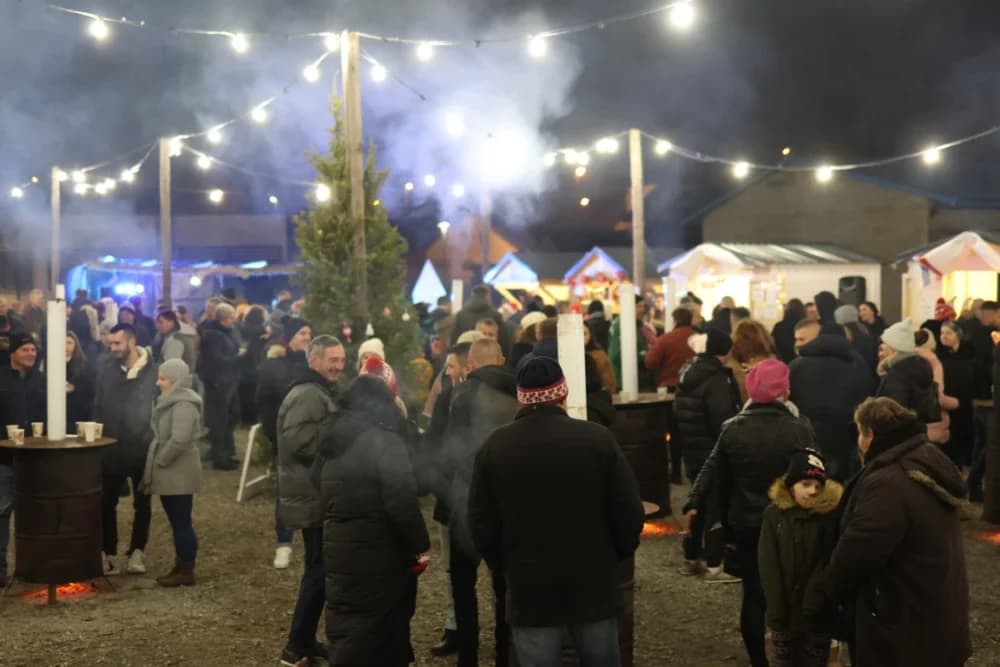 Veselo druženje u Bećarskom šoru uz tamburašku glazbu, lovačke specijalitete i kuhano vino