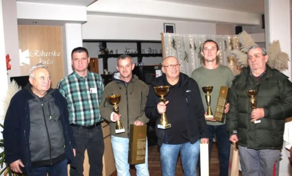 BOŽIĆNI ŠAHOVSKI TURNIR „KUTJEVO 2023“: Pobjednik ekipa Šahovskog kluba „Jajce“ iz Bosne i Hercegovine