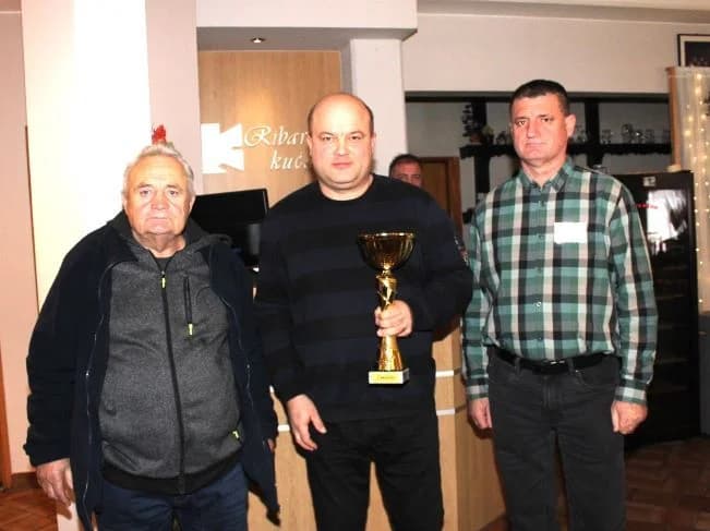 BOŽIĆNI ŠAHOVSKI TURNIR „KUTJEVO 2023“: Pobjednik ekipa Šahovskog kluba „Jajce“ iz Bosne i Hercegovine