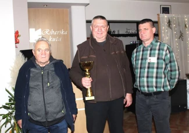 BOŽIĆNI ŠAHOVSKI TURNIR „KUTJEVO 2023“: Pobjednik ekipa Šahovskog kluba „Jajce“ iz Bosne i Hercegovine