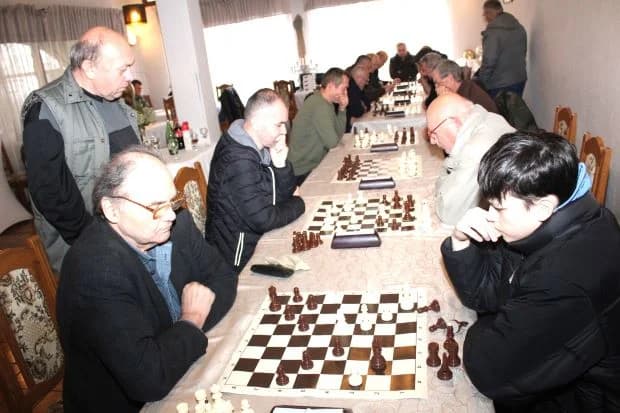 BOŽIĆNI ŠAHOVSKI TURNIR „KUTJEVO 2023“: Pobjednik ekipa Šahovskog kluba „Jajce“ iz Bosne i Hercegovine