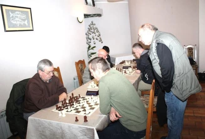 BOŽIĆNI ŠAHOVSKI TURNIR „KUTJEVO 2023“: Pobjednik ekipa Šahovskog kluba „Jajce“ iz Bosne i Hercegovine