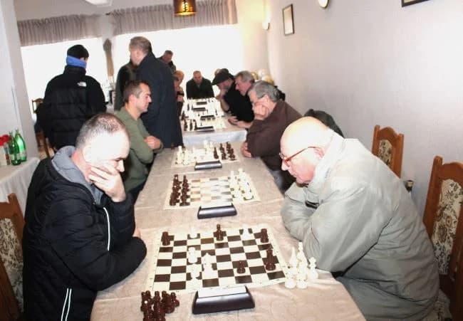 BOŽIĆNI ŠAHOVSKI TURNIR „KUTJEVO 2023“: Pobjednik ekipa Šahovskog kluba „Jajce“ iz Bosne i Hercegovine