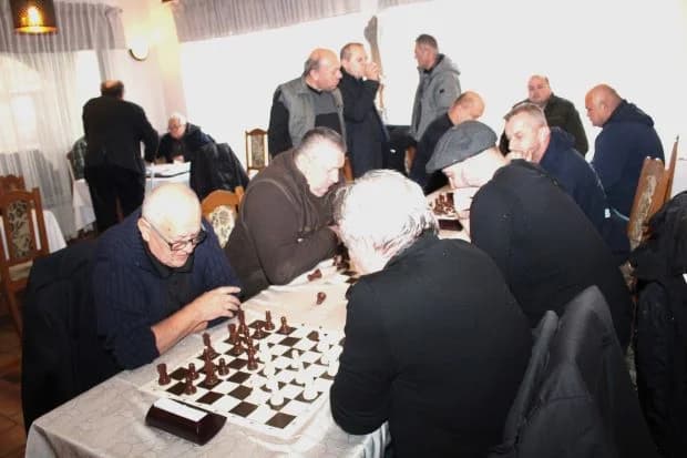 BOŽIĆNI ŠAHOVSKI TURNIR „KUTJEVO 2023“: Pobjednik ekipa Šahovskog kluba „Jajce“ iz Bosne i Hercegovine