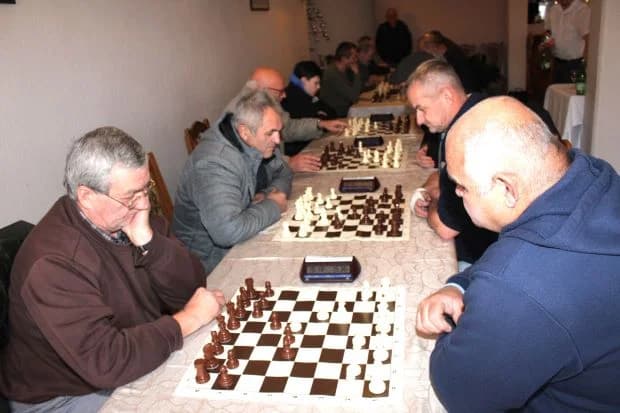 BOŽIĆNI ŠAHOVSKI TURNIR „KUTJEVO 2023“: Pobjednik ekipa Šahovskog kluba „Jajce“ iz Bosne i Hercegovine