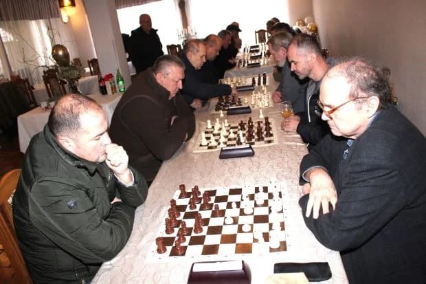 BOŽIĆNI ŠAHOVSKI TURNIR „KUTJEVO 2023“: Pobjednik ekipa Šahovskog kluba „Jajce“ iz Bosne i Hercegovine