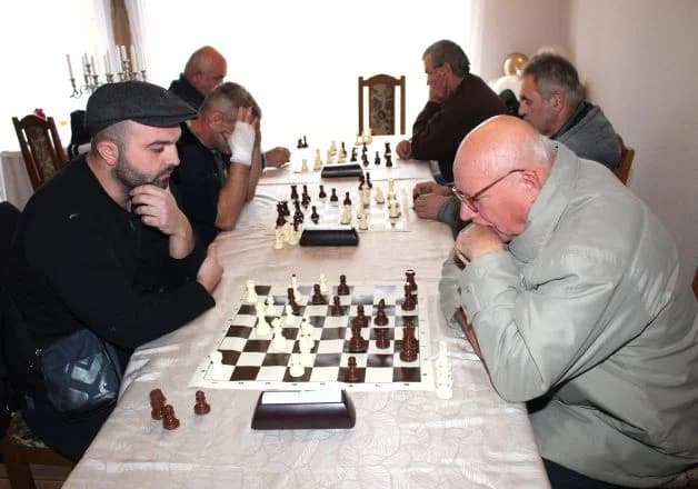 BOŽIĆNI ŠAHOVSKI TURNIR „KUTJEVO 2023“: Pobjednik ekipa Šahovskog kluba „Jajce“ iz Bosne i Hercegovine