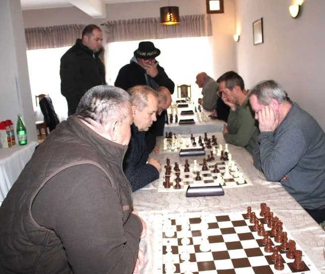BOŽIĆNI ŠAHOVSKI TURNIR „KUTJEVO 2023“: Pobjednik ekipa Šahovskog kluba „Jajce“ iz Bosne i Hercegovine