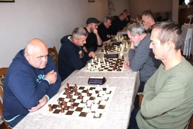 BOŽIĆNI ŠAHOVSKI TURNIR „KUTJEVO 2023“: Pobjednik ekipa Šahovskog kluba „Jajce“ iz Bosne i Hercegovine