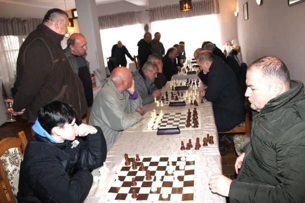 BOŽIĆNI ŠAHOVSKI TURNIR „KUTJEVO 2023“: Pobjednik ekipa Šahovskog kluba „Jajce“ iz Bosne i Hercegovine