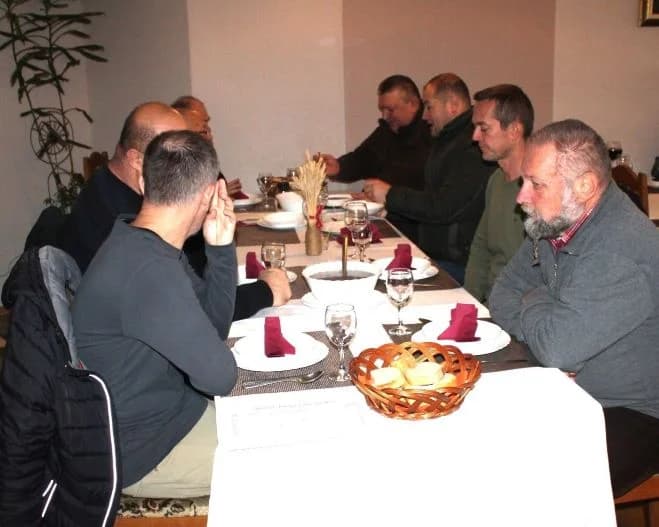 BOŽIĆNI ŠAHOVSKI TURNIR „KUTJEVO 2023“: Pobjednik ekipa Šahovskog kluba „Jajce“ iz Bosne i Hercegovine